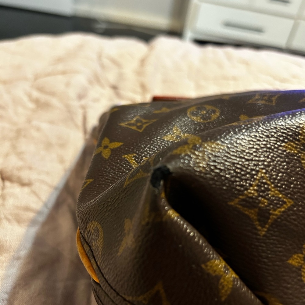 Louis Vuitton Mono Sully MM
Certificate of authenticity. Photos for condition - Picture 6 of 16